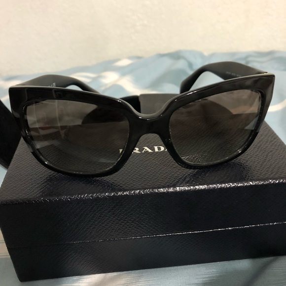 Prada sunglasses - Picture 2 of 4